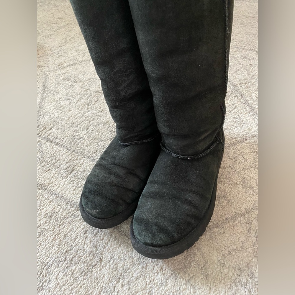 classic tall used black uggs US size 6 shearling